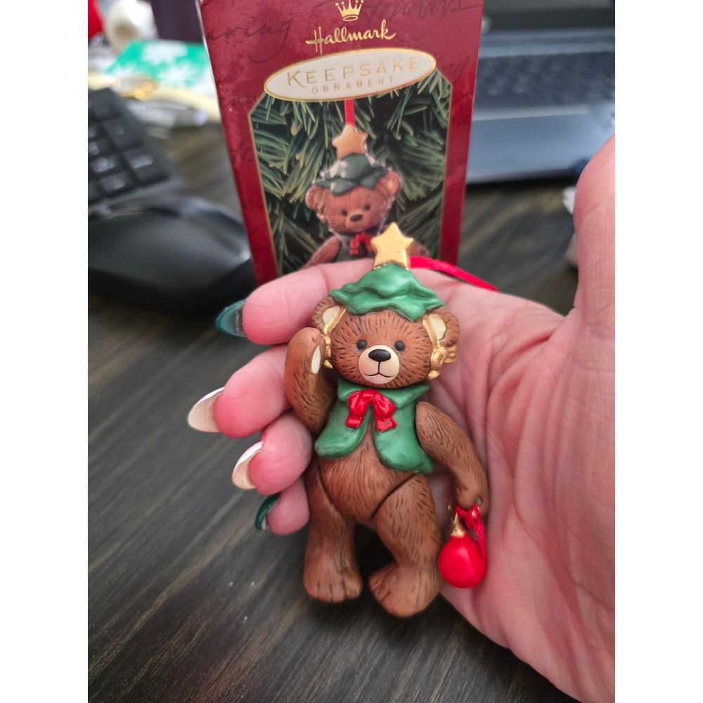 Hallmark Keepsake Ornament 1999 Gift Bearers First in Series Porcelain Bear Box - Picture 3 of 5
